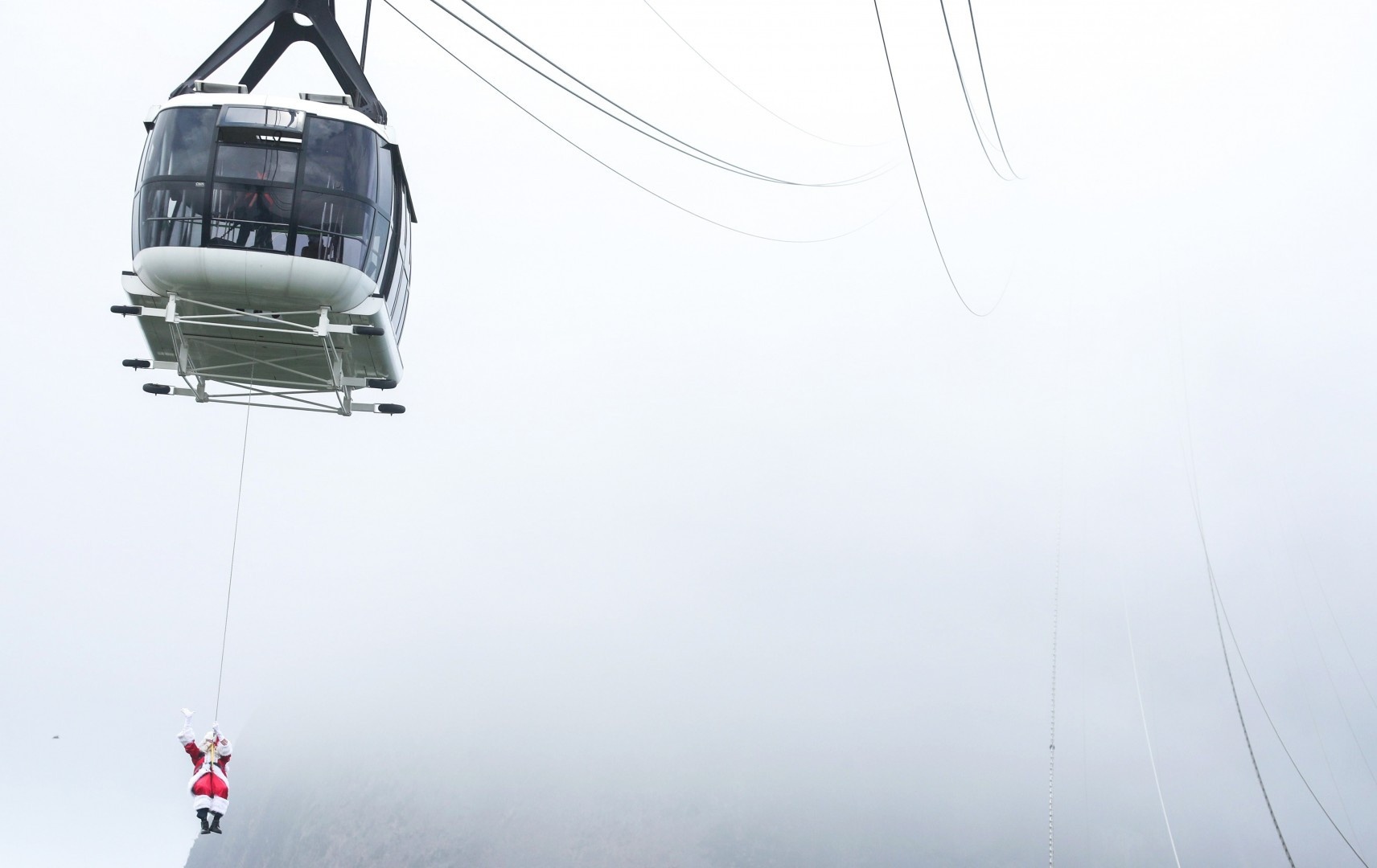 ong gia noel lam viec mua dich anh 10