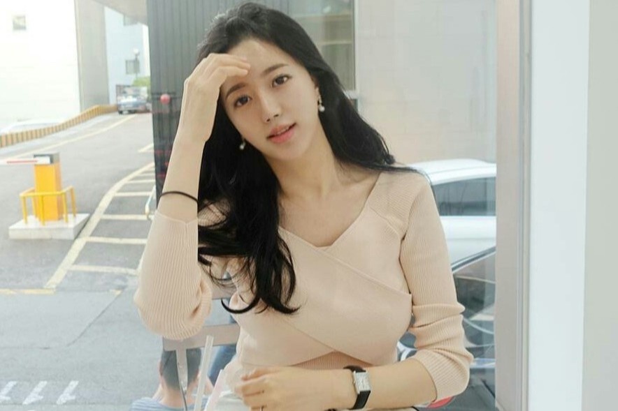Phat thanh vien Han Quoc xuat than tu tiep vien hang khong hinh anh