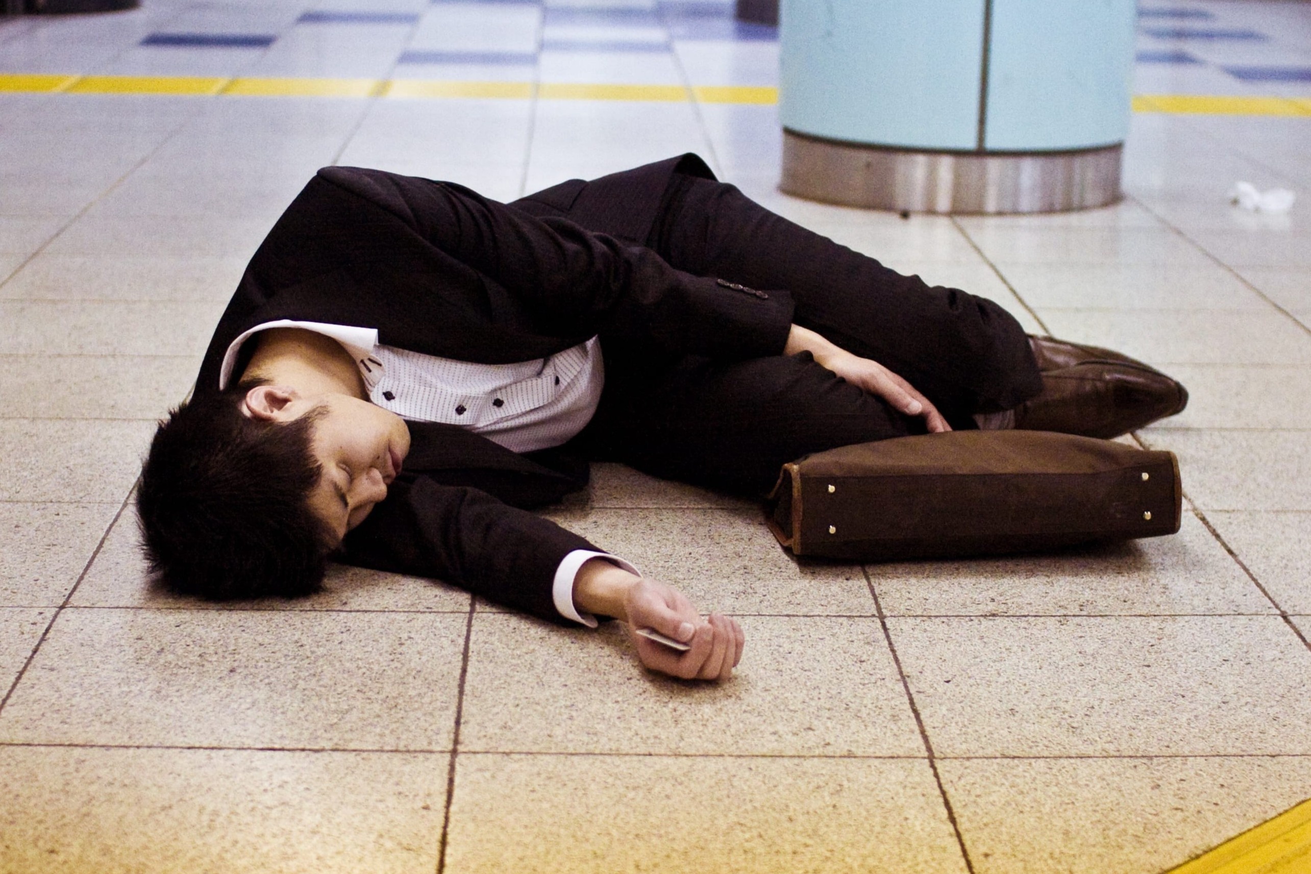 Tai sao gioi tre chau A lam viec den chet vi van hoa '996' hinh anh