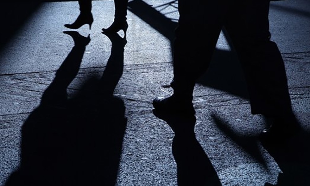 phu nu han quoc bi bam duoi ve tan nha anh 2