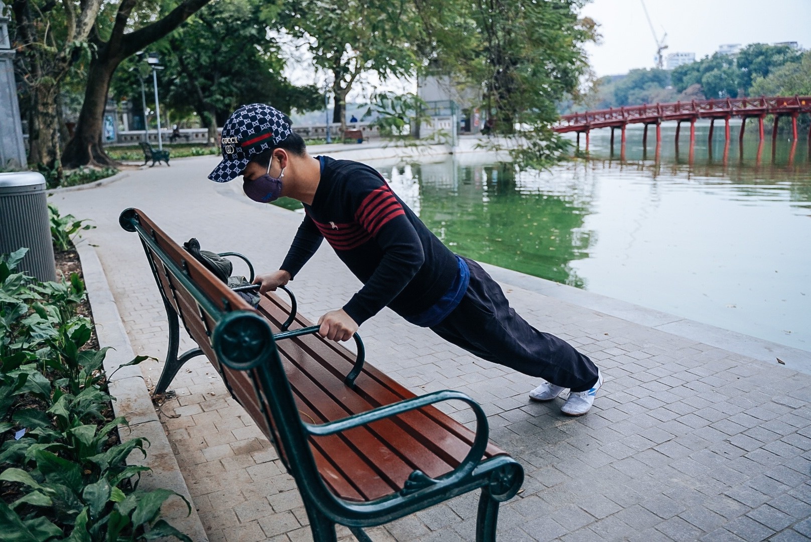 nguoi dan tap the duc vao ngay ret hai anh 5