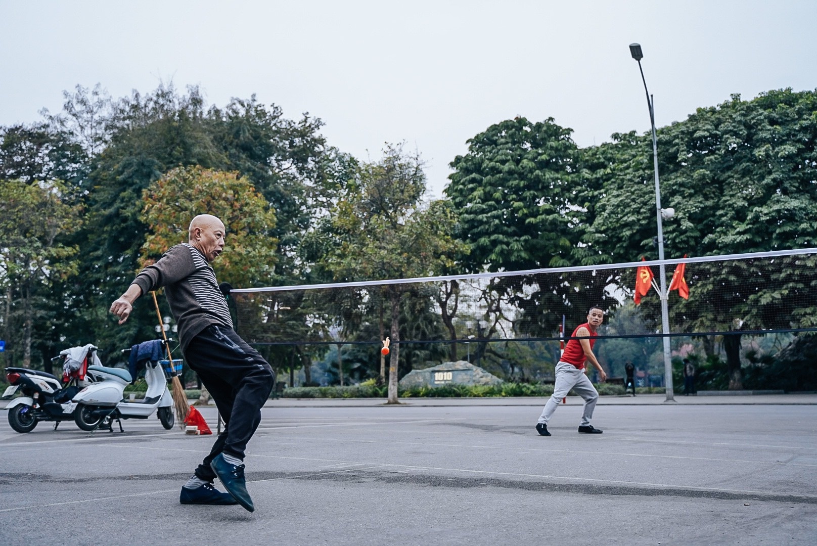 nguoi dan tap the duc vao ngay ret hai anh 4