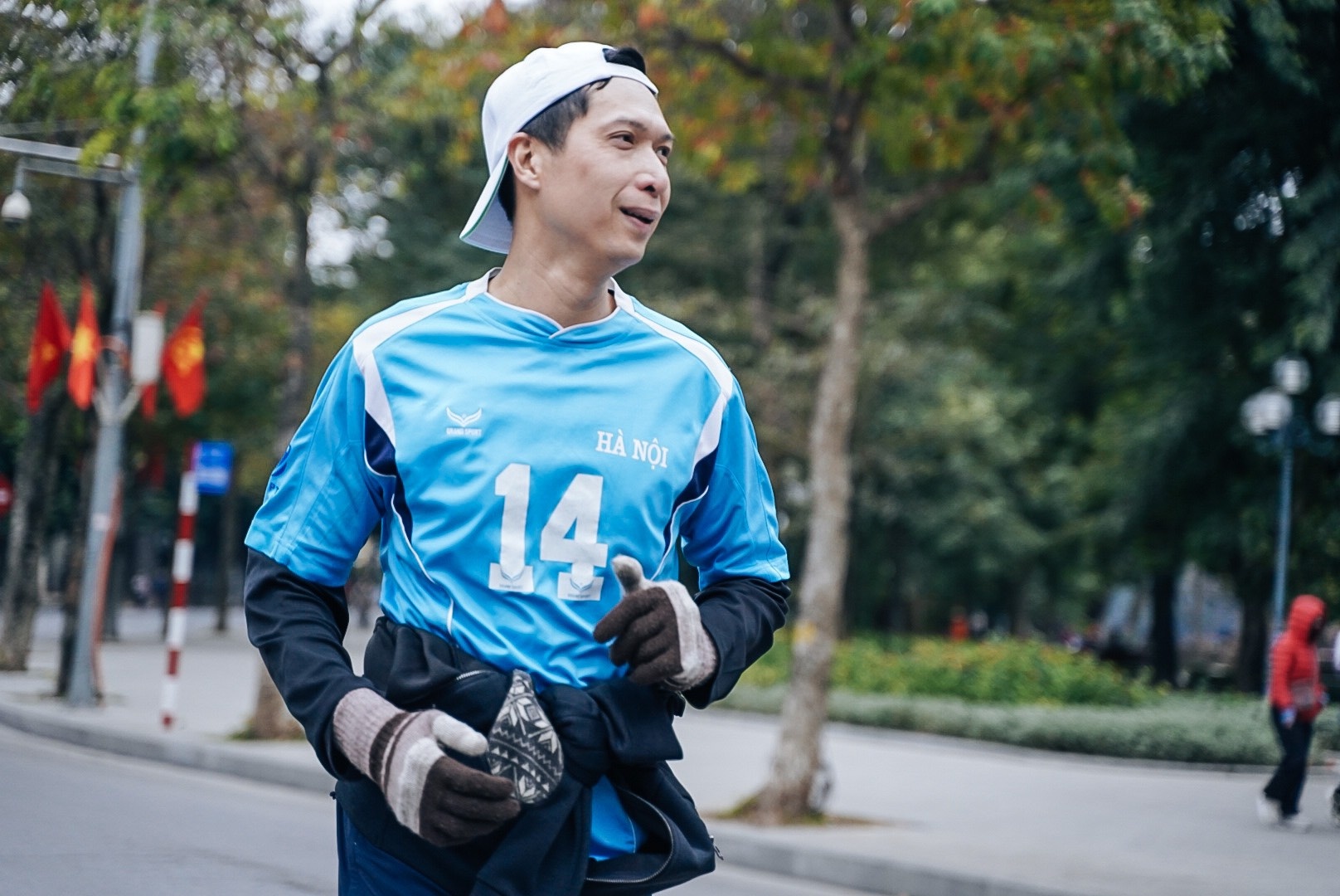 nguoi dan tap the duc vao ngay ret hai anh 1