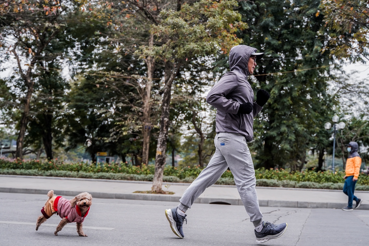 nguoi dan tap the duc vao ngay ret hai anh 7