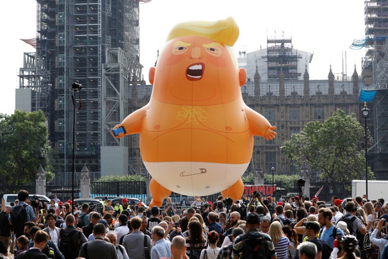 bong bay hinh ong Trump duoc trung bay o bao tang Anh anh 1