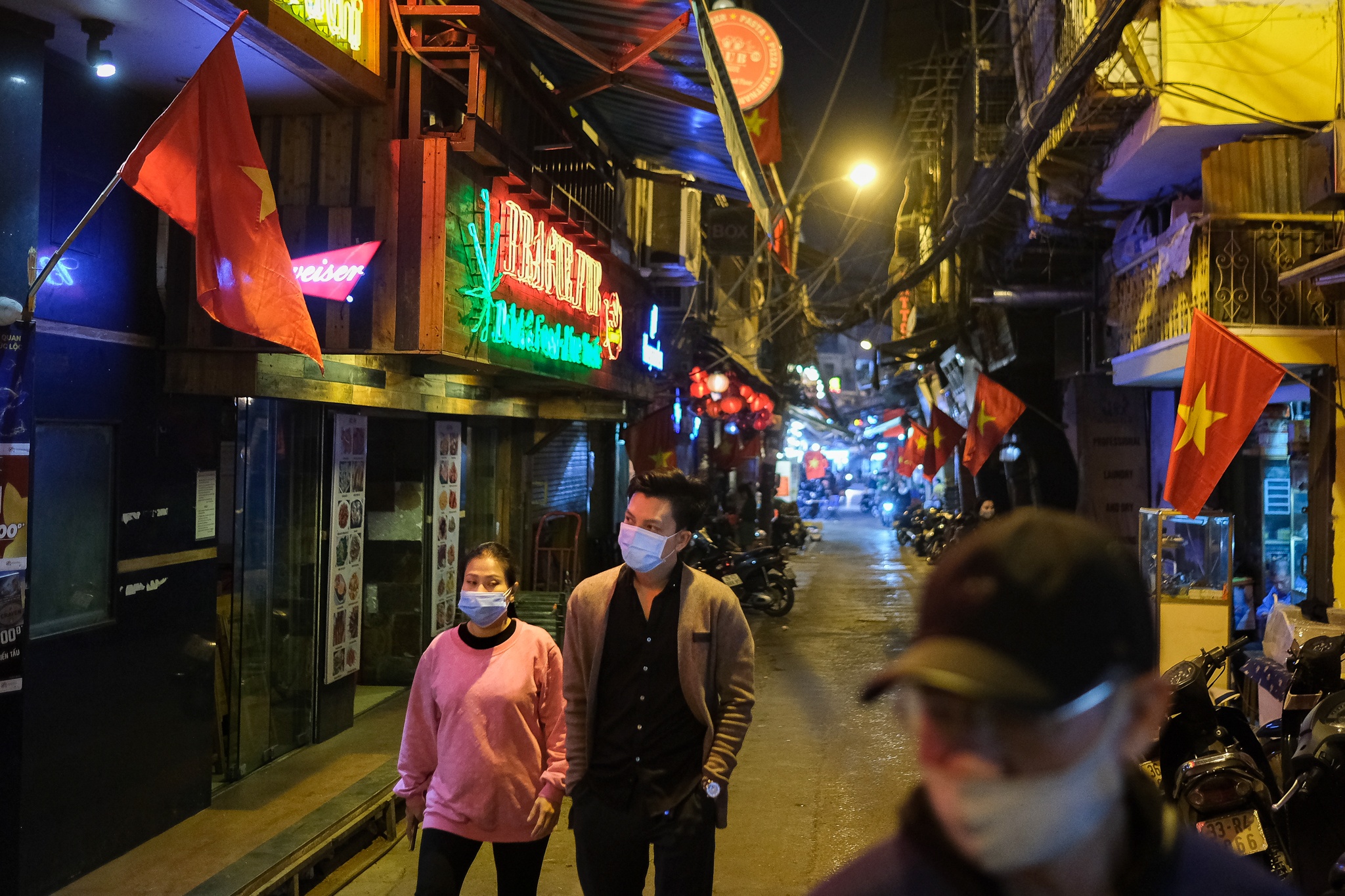 Ta Hien e am vang ve vi dich bung phat tro lai anh 1