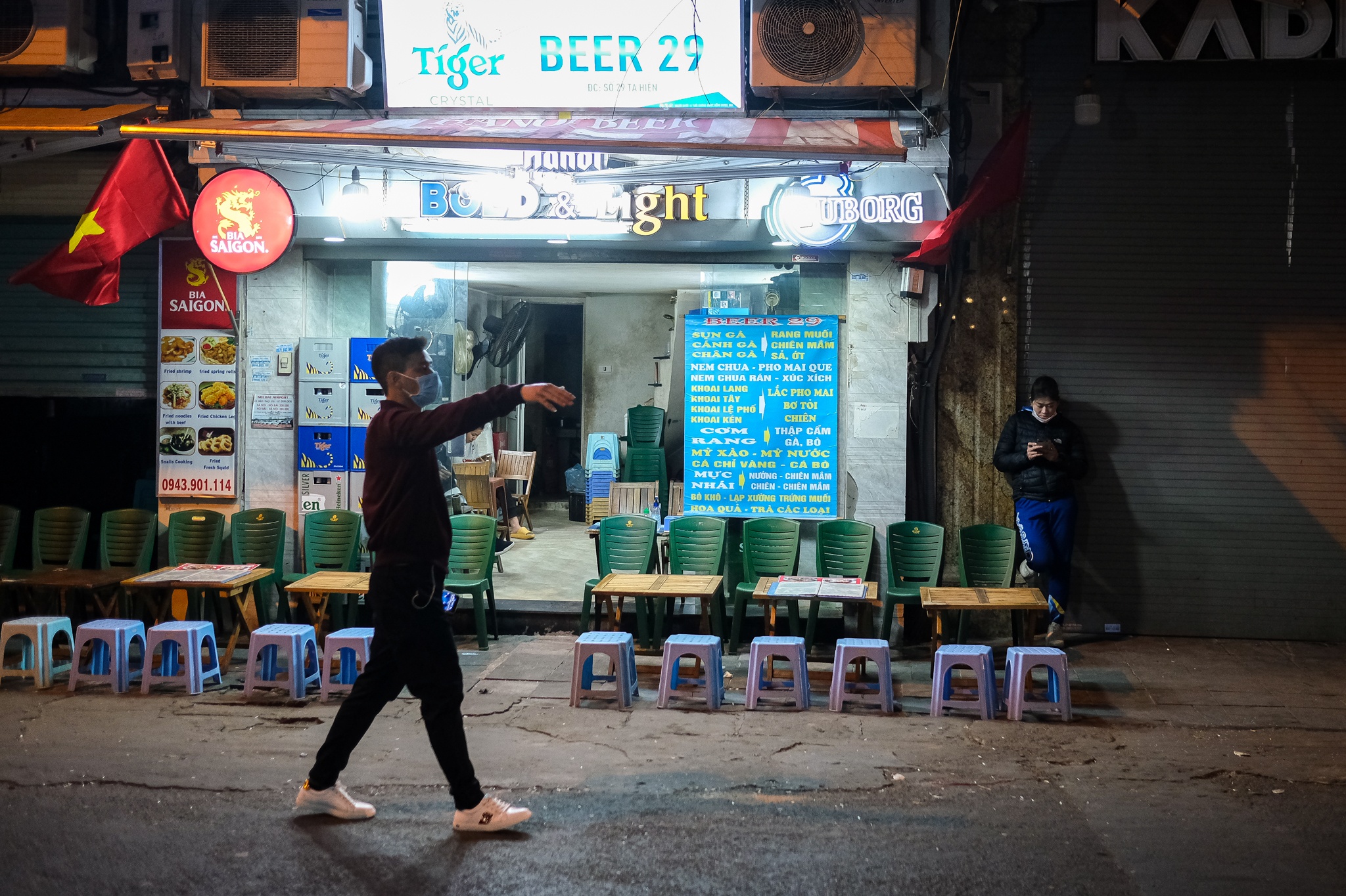 Ta Hien e am vang ve vi dich bung phat tro lai anh 6