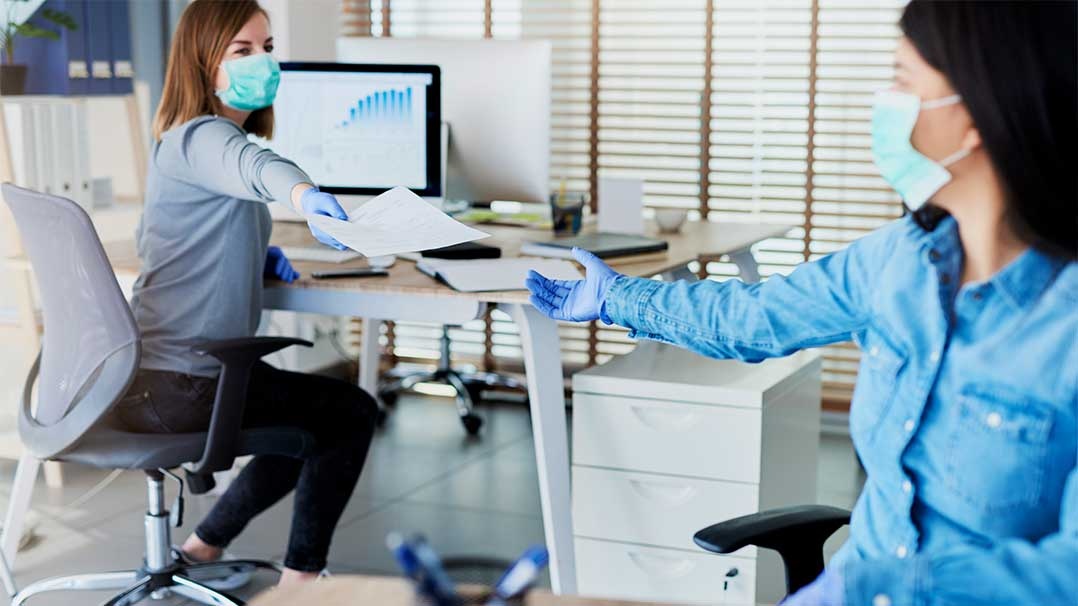 sếp bắt nhân viên đến văn phòng làm việc dù phong tỏa ảnh 2 sep bat nhan vien den van phong lam viec du phong toa anh 2
