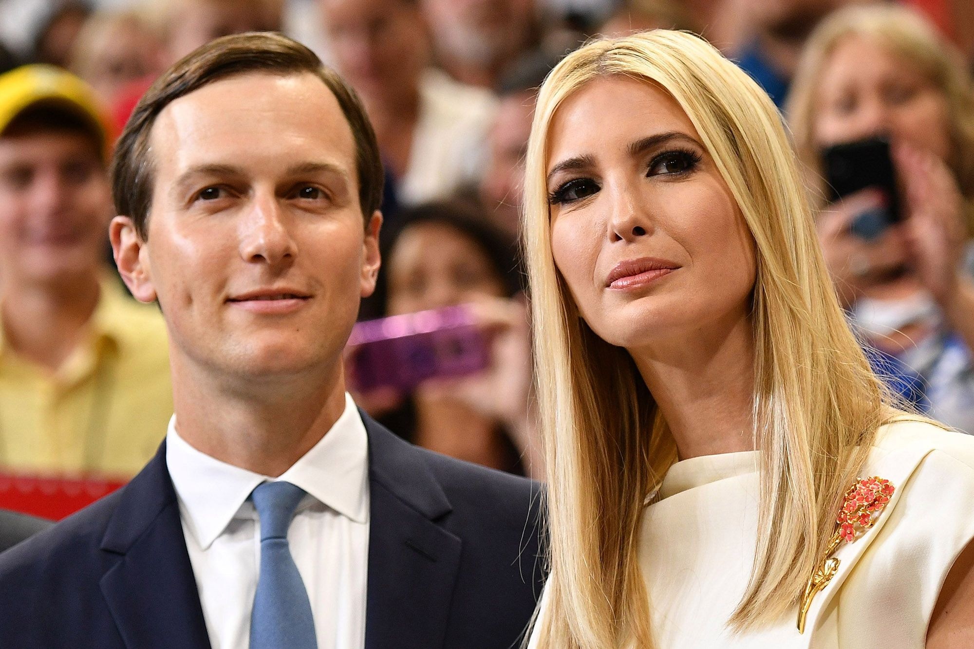 Thu nhap ben ngoai cua vo chong Ivanka Trump hinh anh