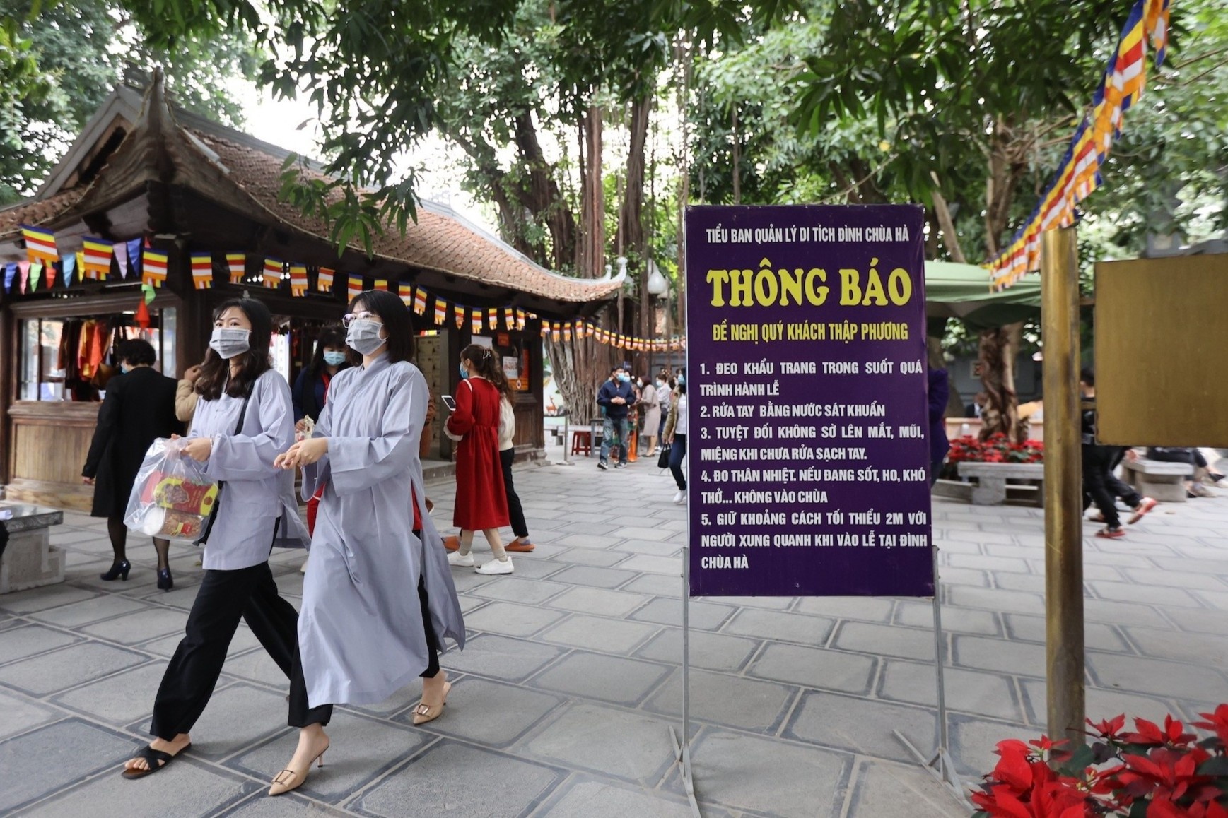 gioi tre Ha Noi di chua Ha cau duyen anh 1