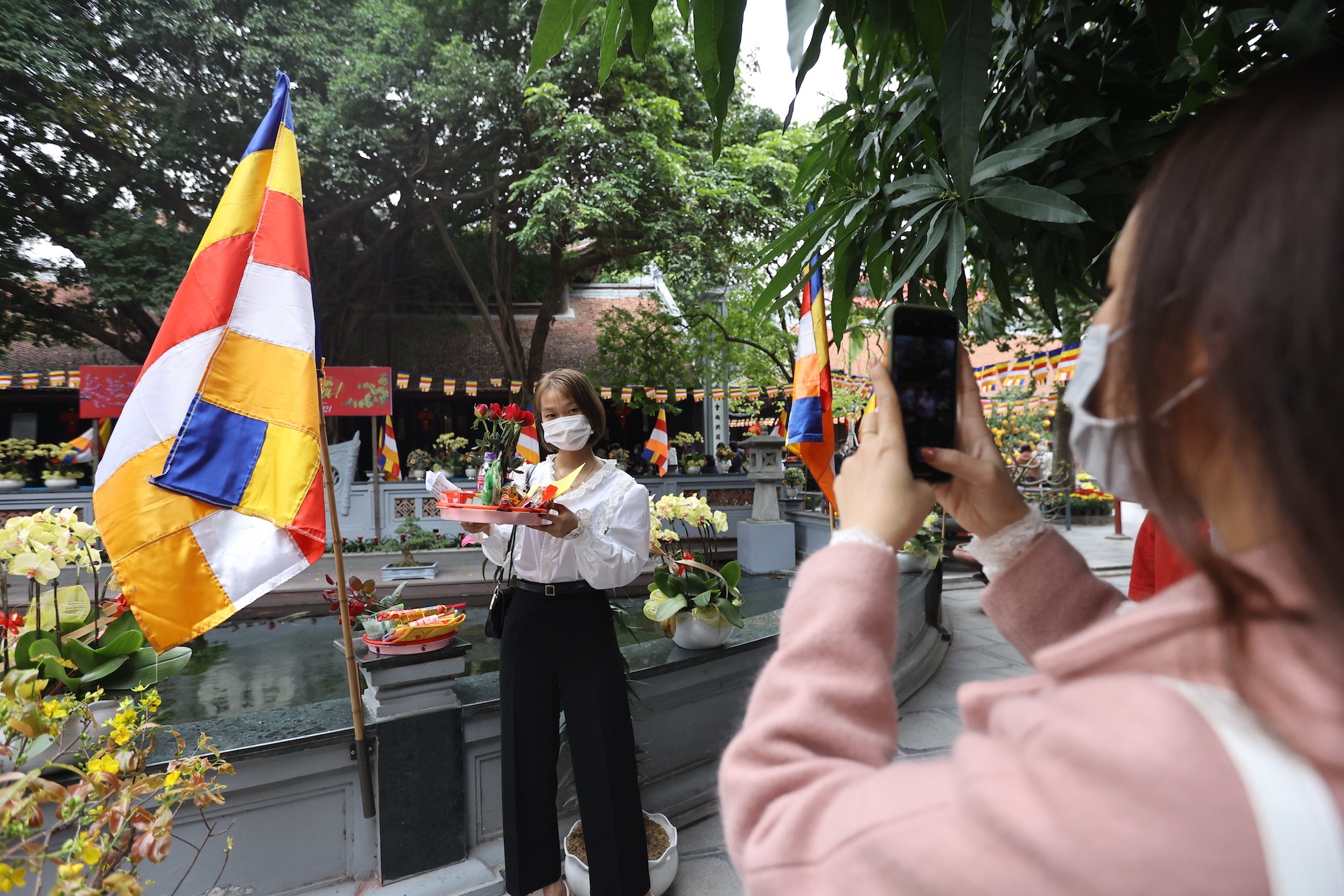 gioi tre Ha Noi di chua Ha cau duyen anh 6