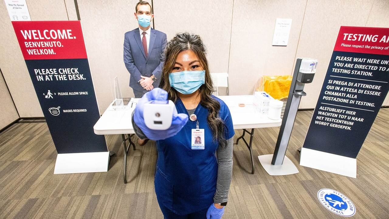 Khach san,  san bay kiem tien nho xet nghiem Covid-19 anh 3