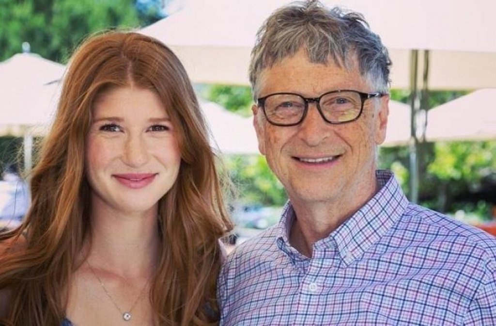 Con gai ty phu Bill Gates duoc tiem vaccine Covid-19 hinh anh