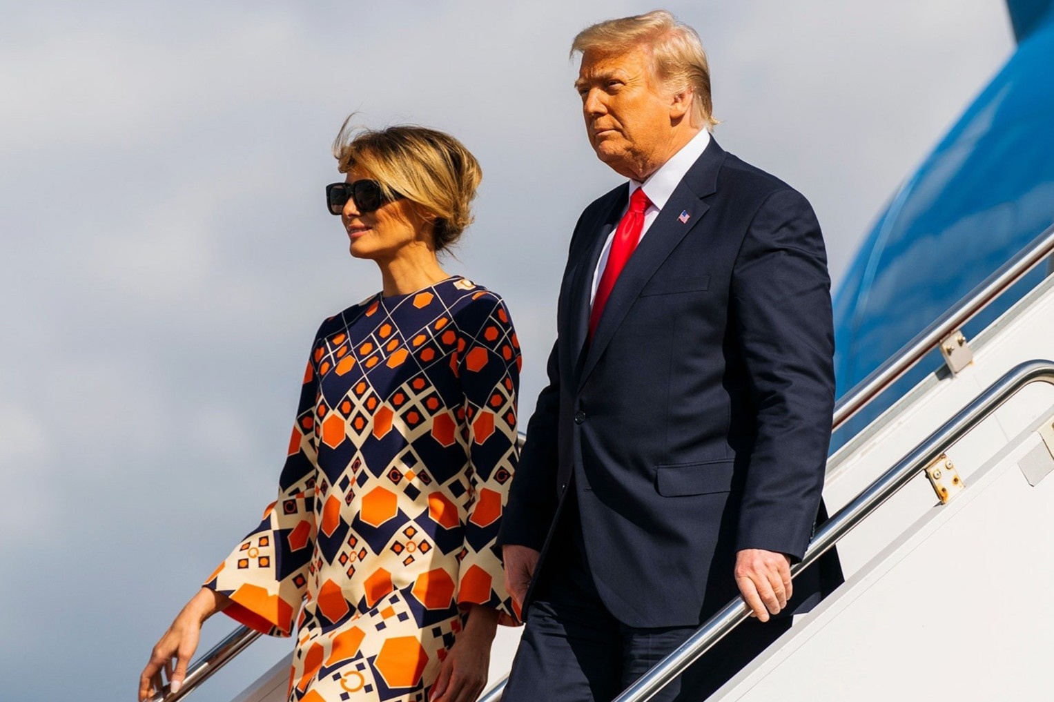 Dai dien ba Melania Trump chi trich CNN viet sai su that hinh anh