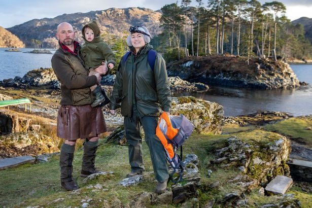 nguoi phu nu di lam vat va nhat nuoc anh anh 2