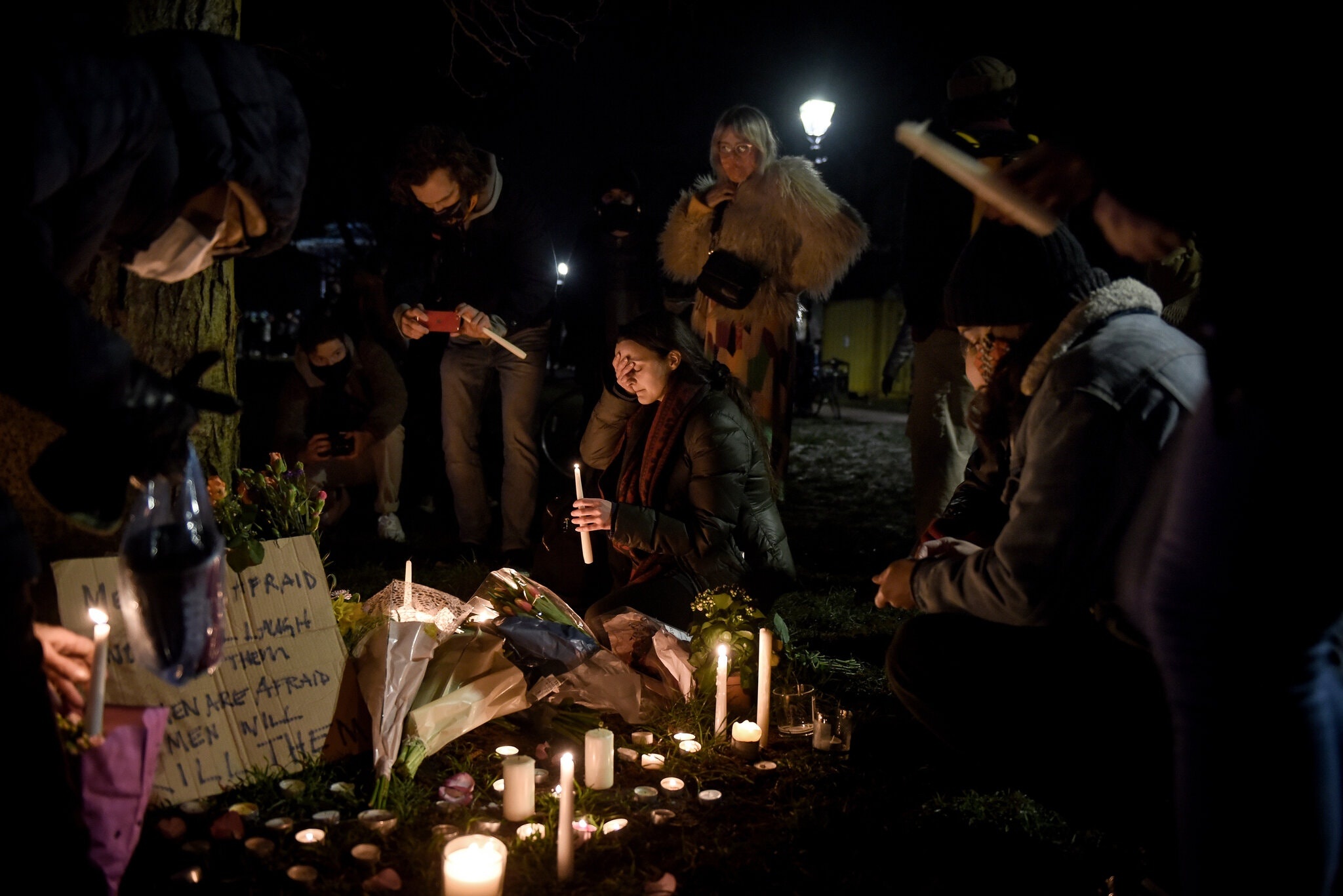 Phu nu Anh tuc gian sau vu co gai bi canh sat giet hai anh 3