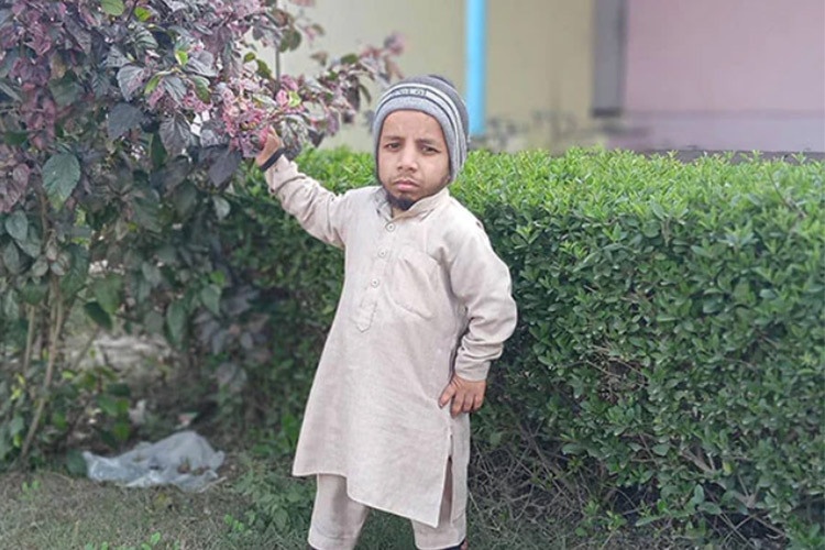 Chang trai An Do kho kiem vo vi chi cao 60 cm hinh anh