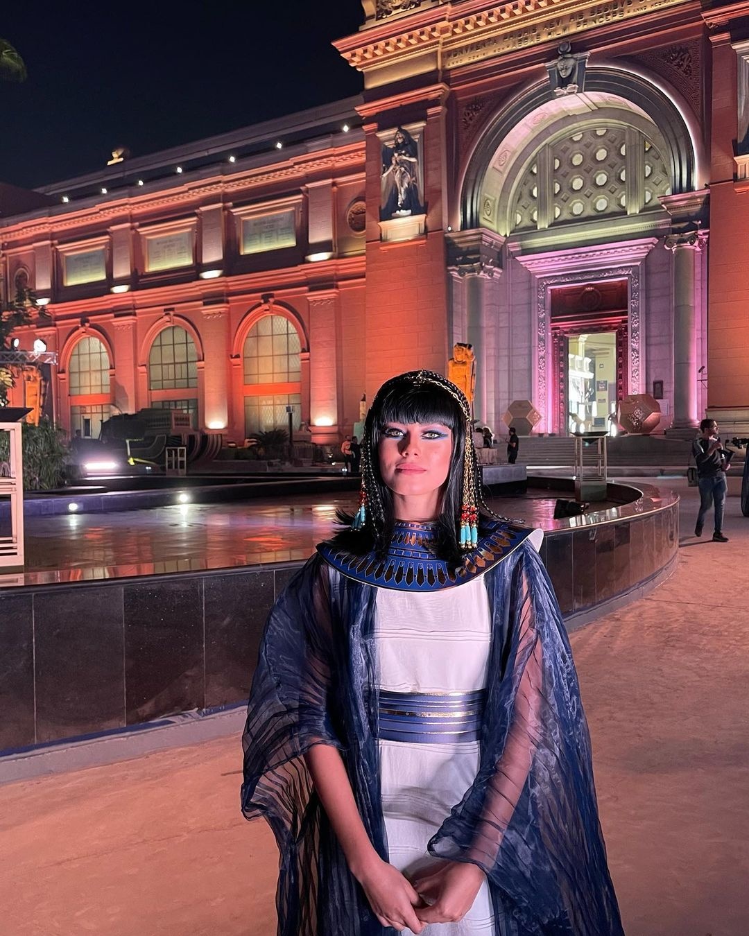 cô gái dẫn đầu đoàn rước xác ướp ai cập ảnh 3 co gai dan dau doan ruoc xac uop ai cap anh 3