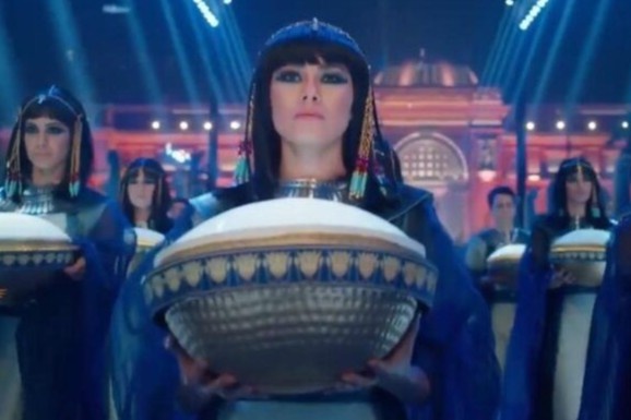 Co gai dan dau doan ruoc xac uop Ai Cap hinh anh