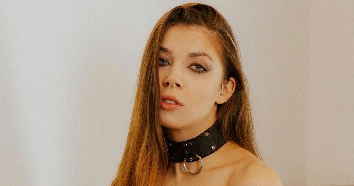 Canh sat Indonesia truy tim co gai quay clip nong tren nui thieng anh 2