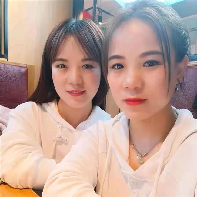 Chi em song sinh tim thay nhau sau 29 nam nho video tren mang anh 1