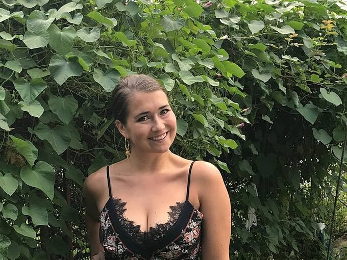 Co gai My rao ban lai dam cuoi anh 1