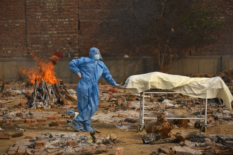 nguoi dan an do tim cach chay thoat khoi dat nuoc anh 2