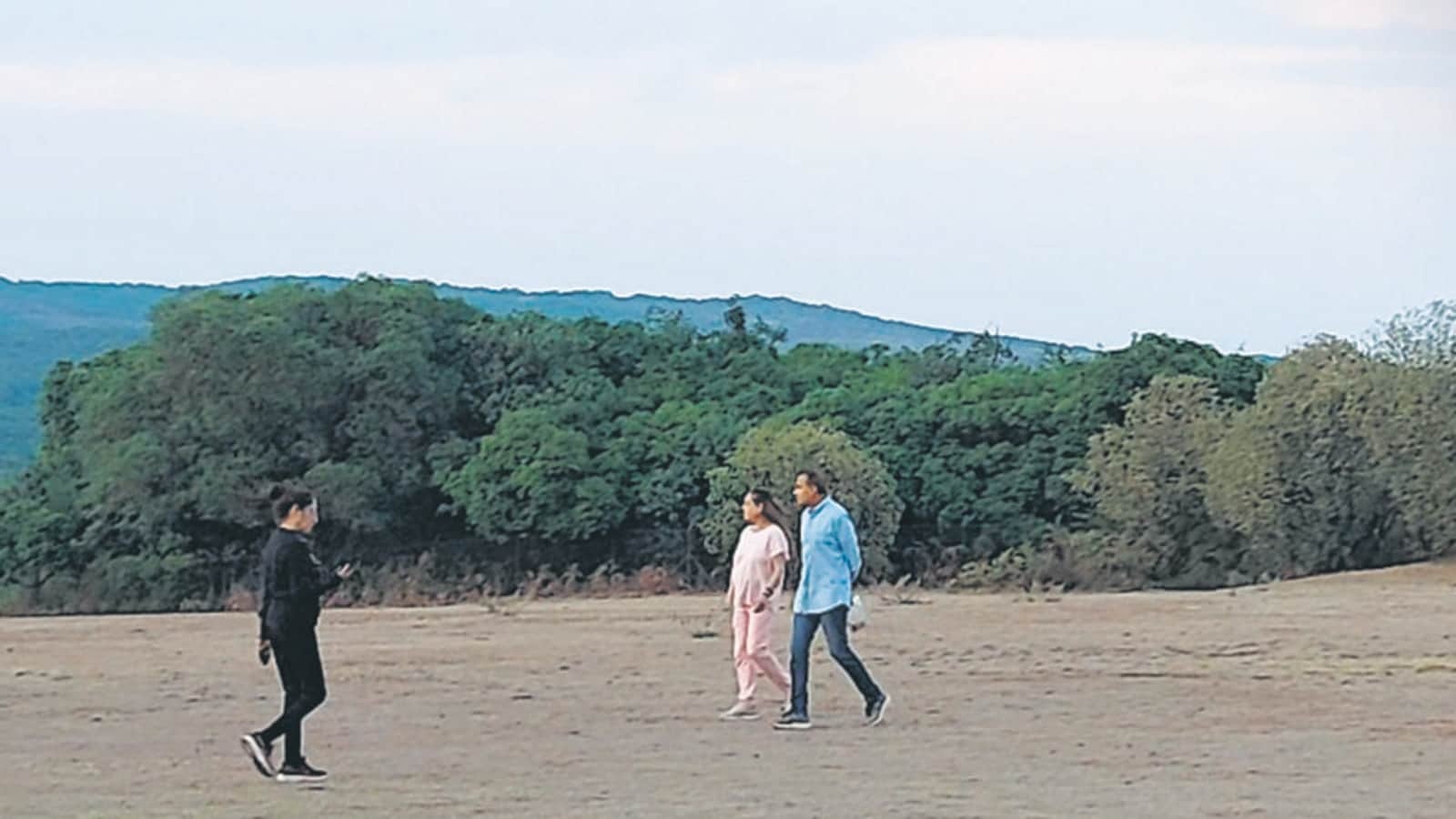 Em trai ty phu giau nhat chau A vi pham lenh phong toa cua An Do anh 1