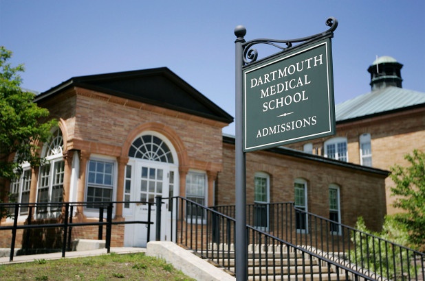 Dai hoc danh tieng My bi chi trich vi theo doi sinh vien anh 2