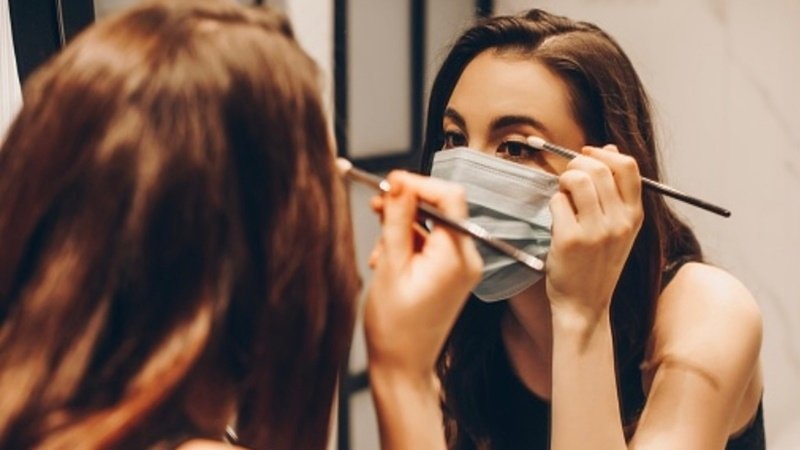 Nguoi My thich deo khau trang de giau mat anh 2