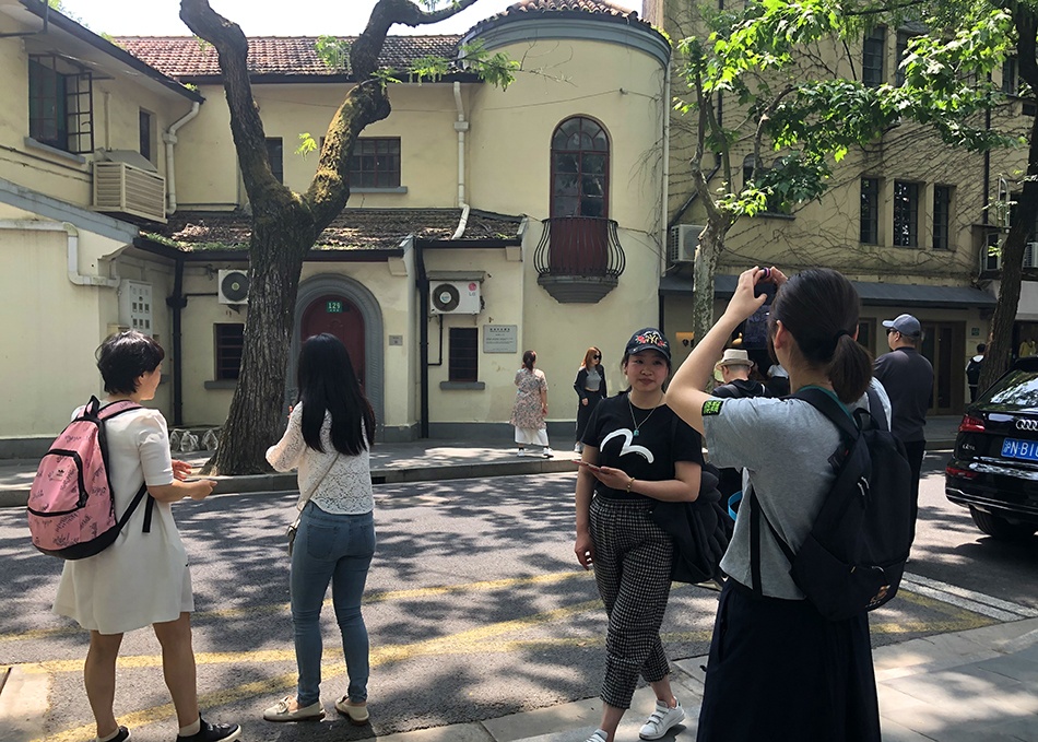 Chuyển đi nơi khác vì nhà bất ngờ thu hút người đến check-in ảnh 3 Chuyen di noi khac vi nha bat ngo thu hut nguoi den check-in anh 3