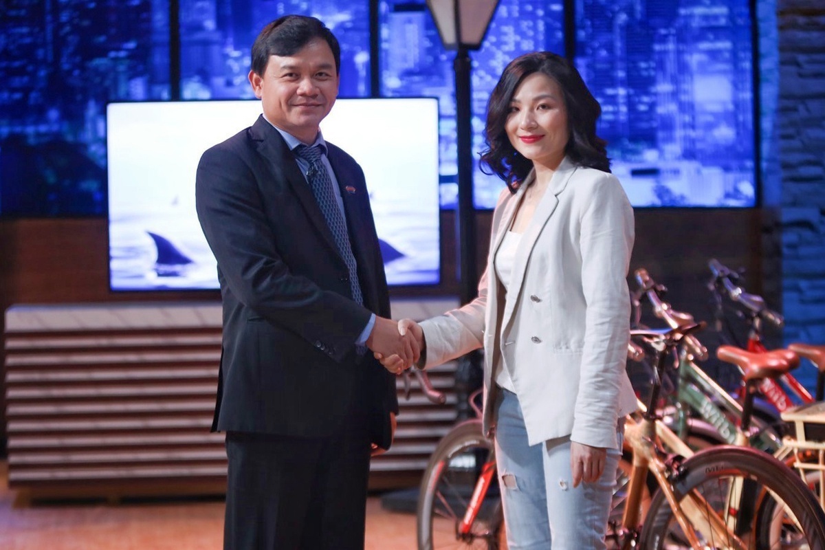Loi khen 'xinh', 'nhin la muon dau tu' gay tranh cai o Shark Tank hinh anh