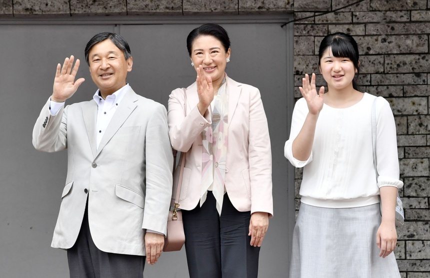 cuoc khung hoang ke vi cua Hoang gia Nhat Ban anh 2