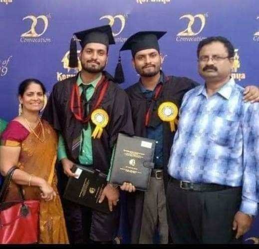 cap song sinh An Do qua doi cach nhau mot ngay vi Covid-19 anh 2