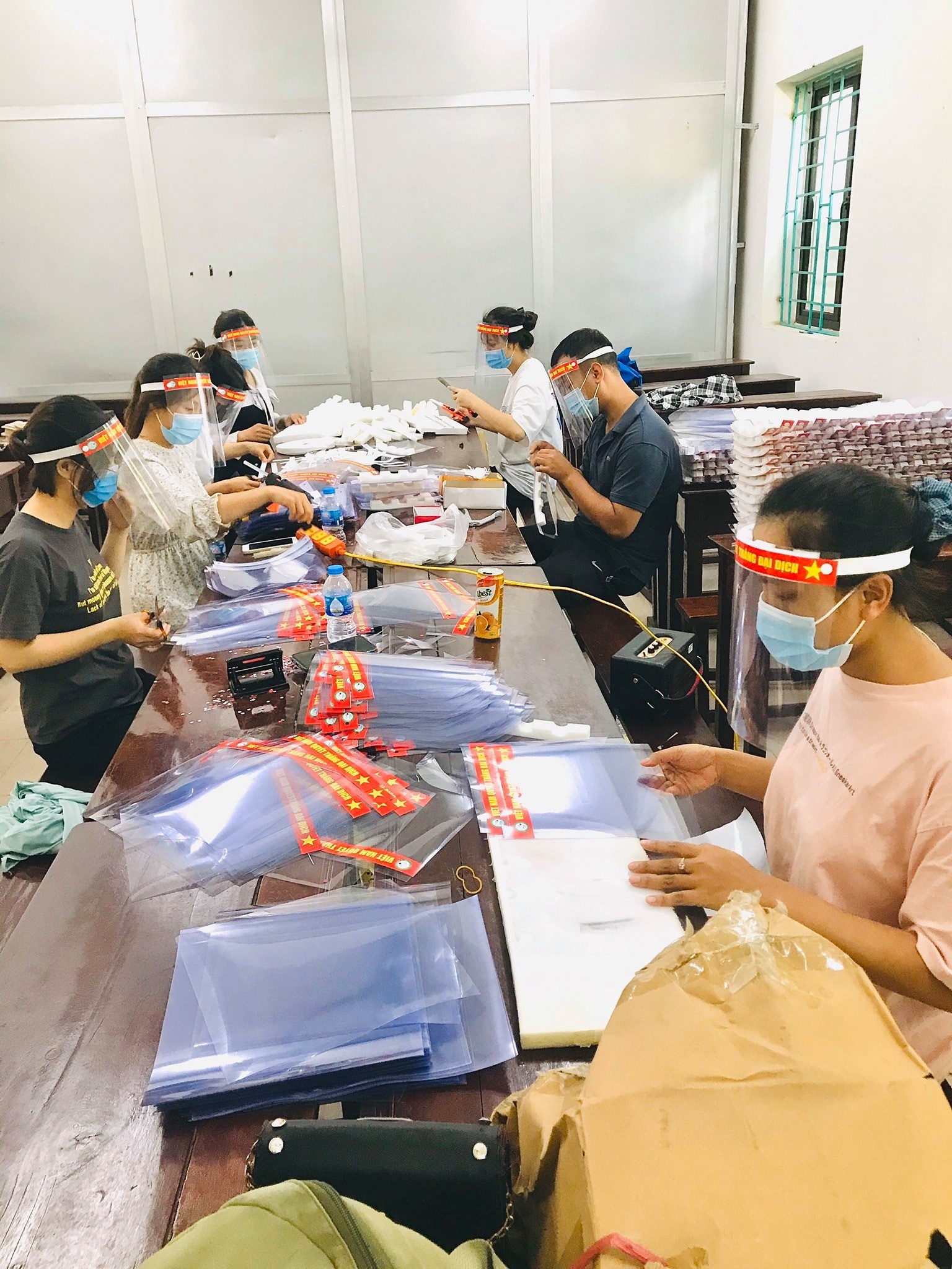 Lam 3.500 tam chan giot ban tang can bo kiem dich o Bac Ninh anh 3