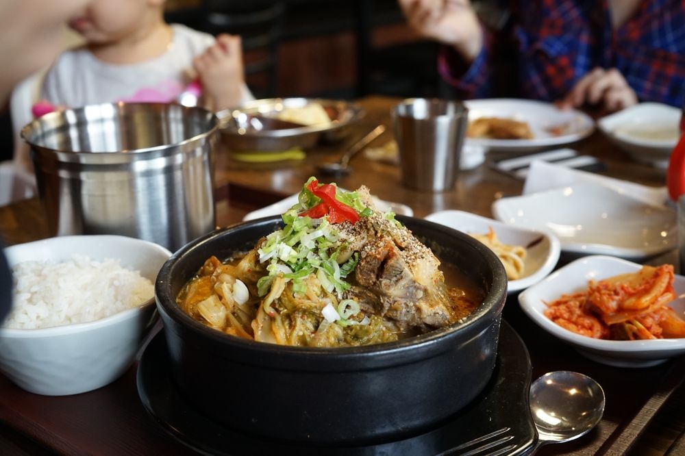 Lĩnh án tù vì viết review đồ ăn giả mạo ảnh 2 Linh an tu vi viet review do an gia mao anh 2
