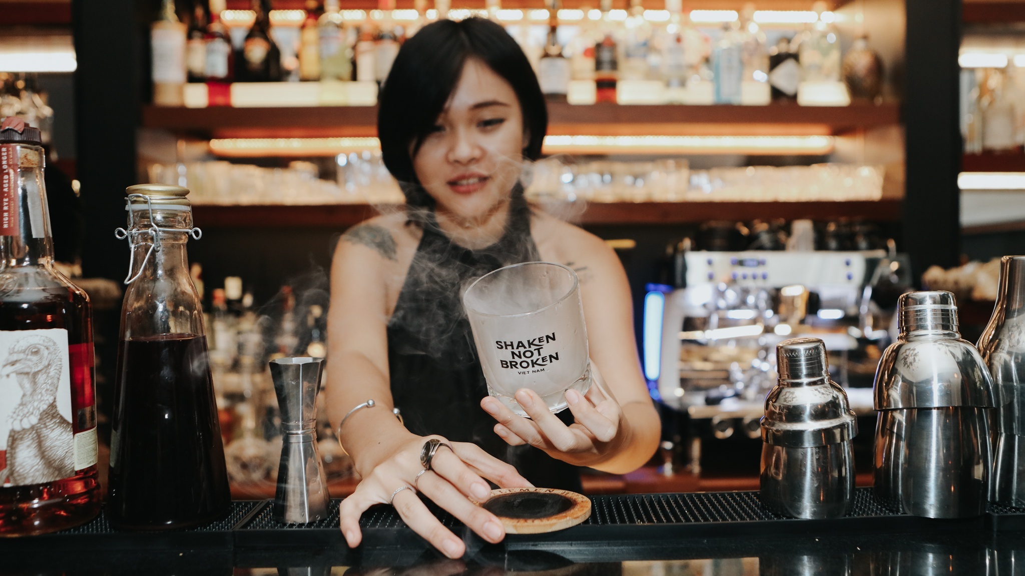 gioi tre goi cocktail ve nha de chill mua dich anh 1