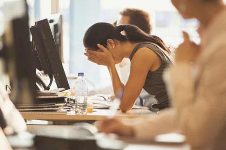 van hoa lam viec qua suc ngay cang nghiem trong o nhieu nuoc anh 4