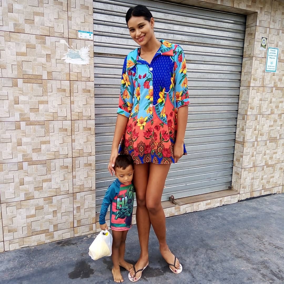 Co gai cao 2 m ket hon voi chong thap be anh 8