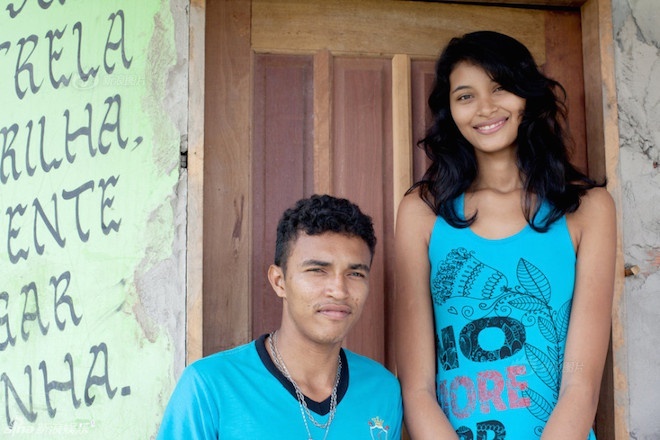 Co gai cao 2 m ket hon voi chong thap be anh 6