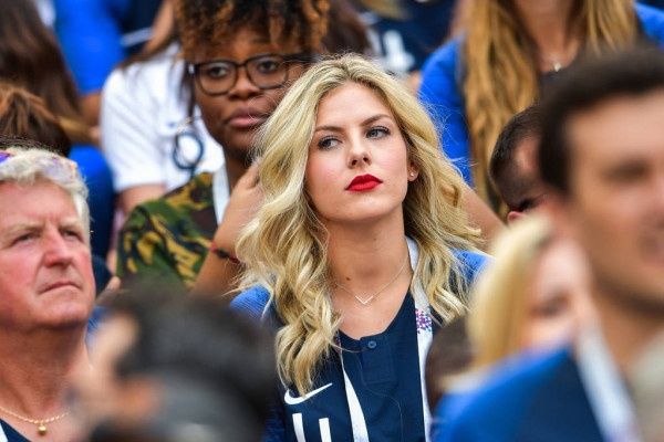 Dan WAGs song kin tieng cua cac cau thu Phap hinh anh