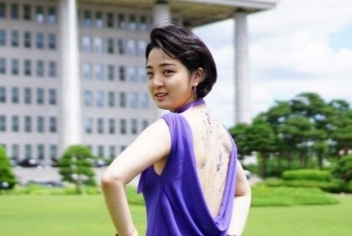 Tho xam Han Quoc bieu tinh hinh anh