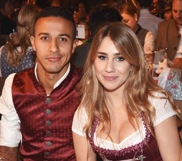 tinh yeu ben vung cua cac cau thu tuyen Tay Ban Nha anh 15