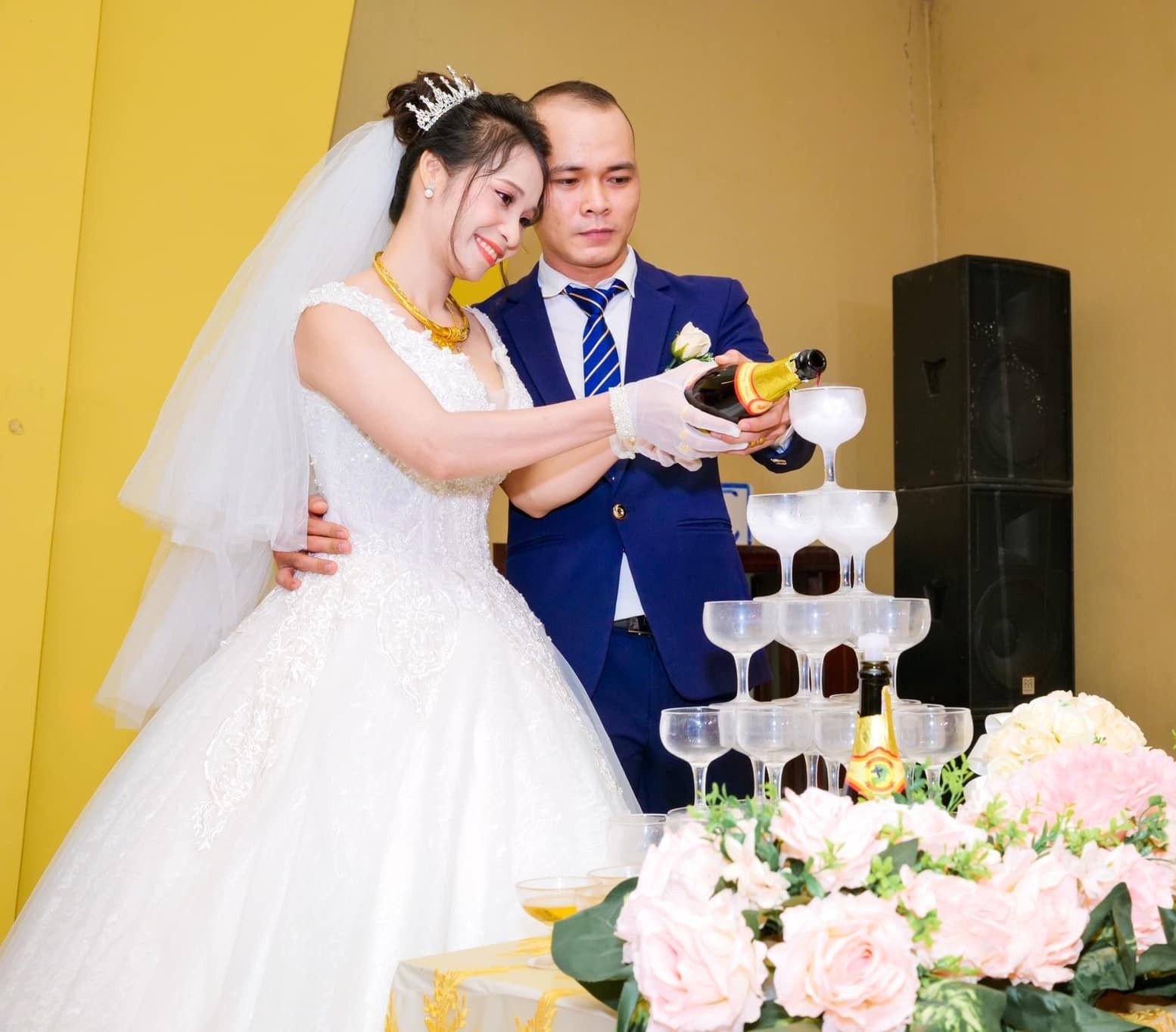Hạnh phúc của cô gái bị bỏng mặt do xông hơi ảnh 4 Hanh phuc cua co gai bi bong mat do xong hoi anh 4