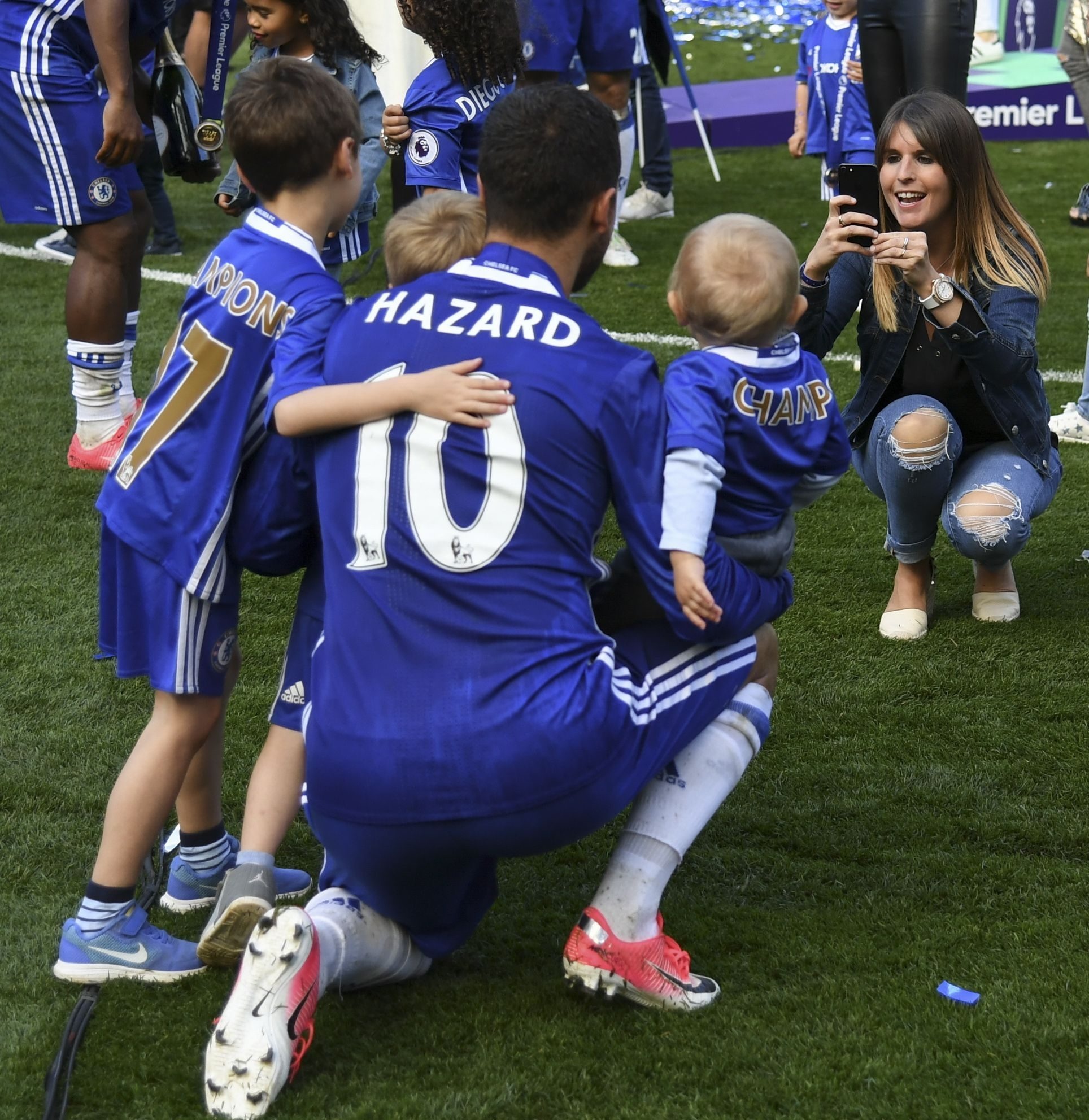 Hon nhan kin tieng cua cap anh em nha Hazard anh 5