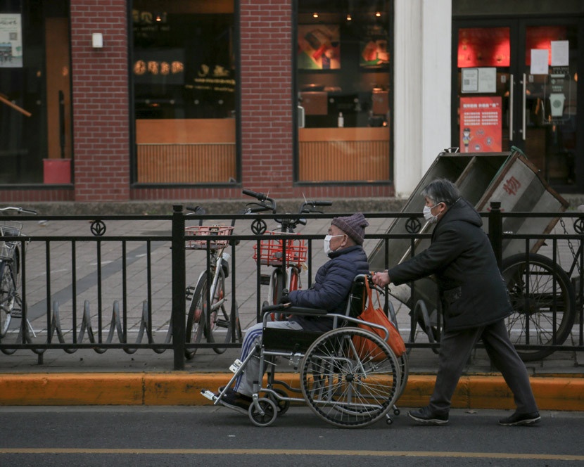 bao mau loi dung,  lua tinh nguoi gia Trung Quoc anh 1