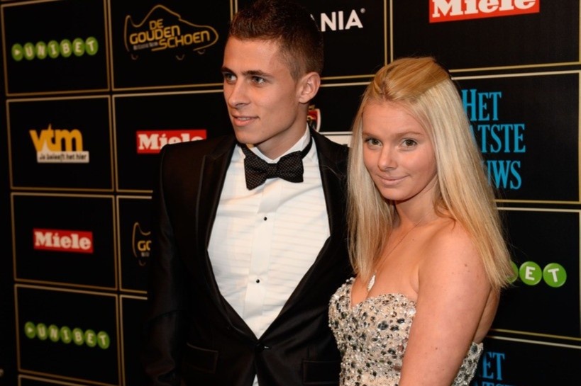 Cap anh em ruot o tuyen Bi deu co hon nhan hanh phuc hinh anh