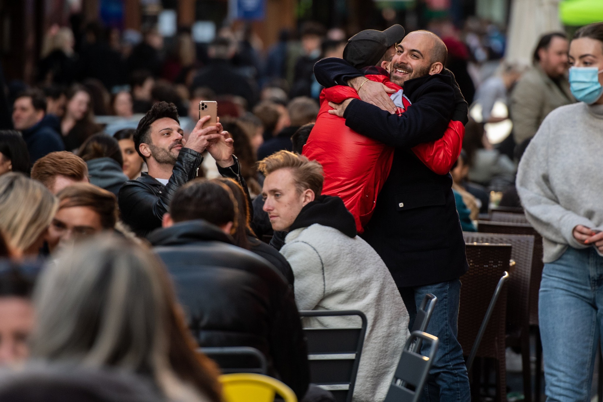 gioi tre tiec tung tro lai giua luc bien the Delta lan rong anh 5