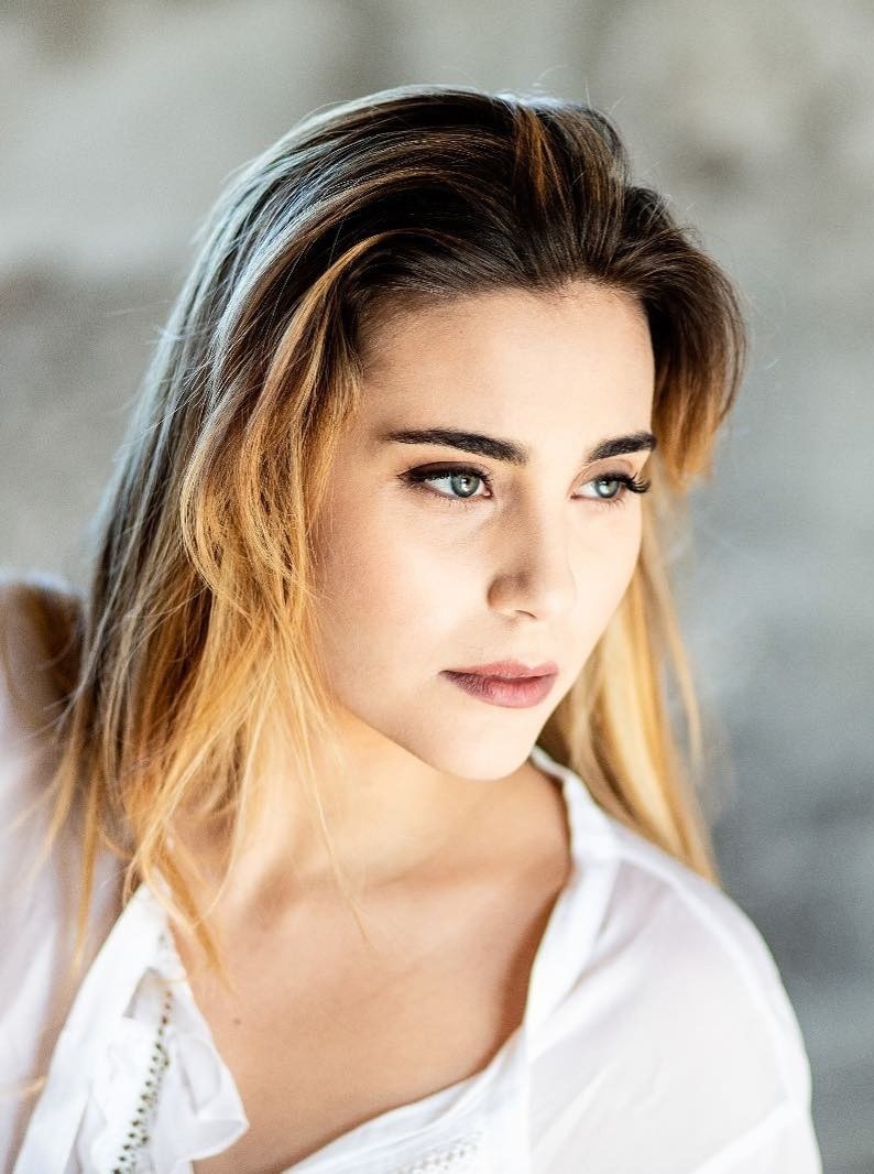 Bạn gái hoa hậu của tiền vệ tuyển Italy ảnh 4 Ban gai hoa hau cua tien ve tuyen Italy anh 4