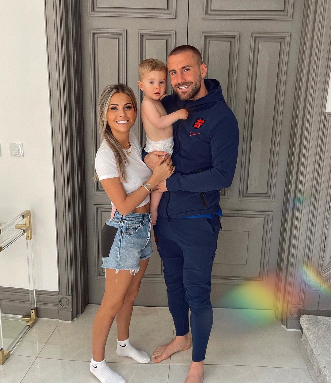 ban gai cua hau ve luke shaw anh 10